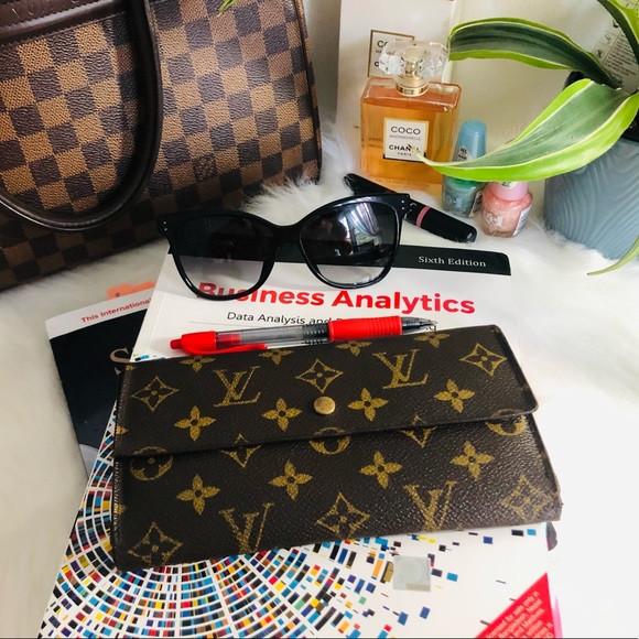 Louis Vuitton Handbags - Auth LV Portefeiulle Tresor International Wallet